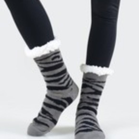 Tiger Print Gray Slipper Socks Faux Sherpa Lined - Picture 4 of 6